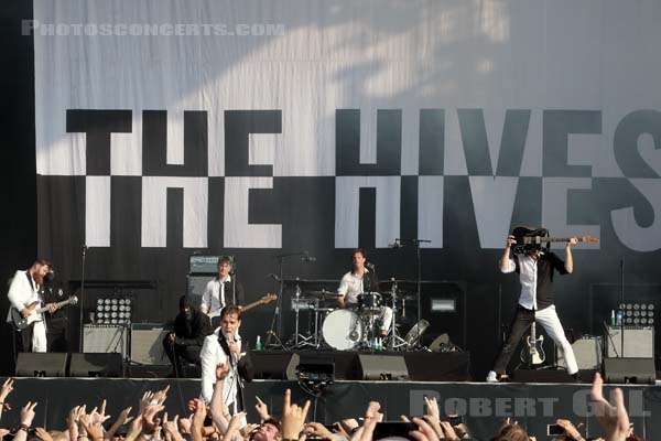 THE HIVES - 2018-06-17 - BRETIGNY-SUR-ORGE - Base Aerienne 217 - Main Stage - Per Almqvist - Niklas Almqvist - Arne Christian Jääskeläinen - Karl Johan Marcus Gustavsson - Mikael Karlsson Åström